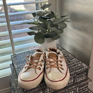 Converse Shoreline slip on sneaker size 6 in white cotton.